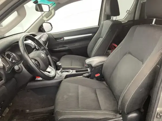 TOYOTA HILUX VIII - voiture d'occasion - Photo 18