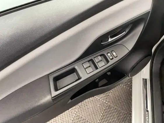 TOYOTA YARIS III - voiture d'occasion - Photo 19