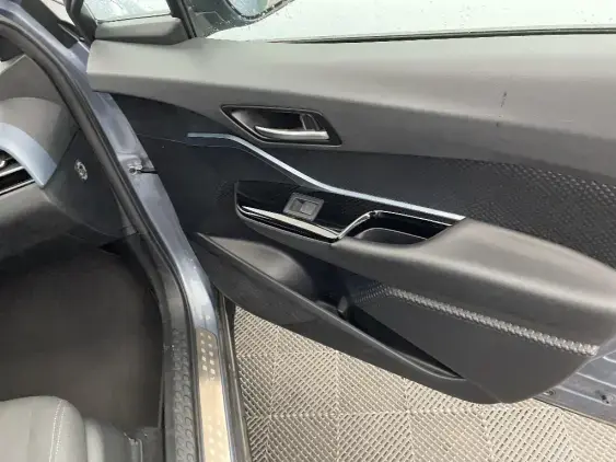 TOYOTA C-HR - voiture d'occasion - Photo 20