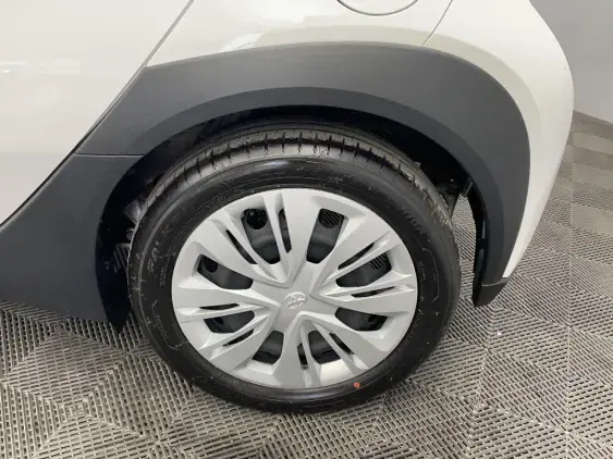 TOYOTA AYGO X - voiture d'occasion - Photo 24