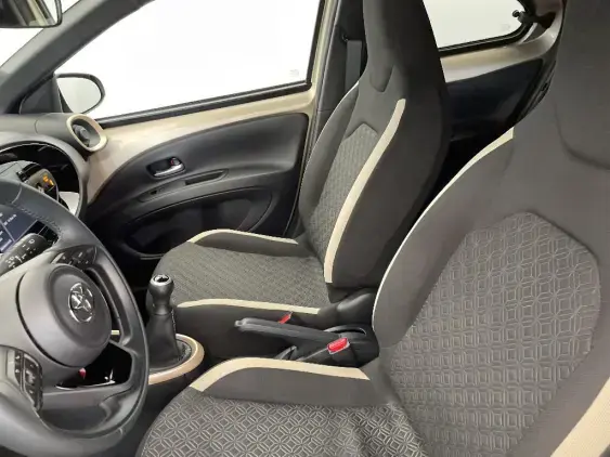 TOYOTA AYGO X - voiture d'occasion - Photo 17