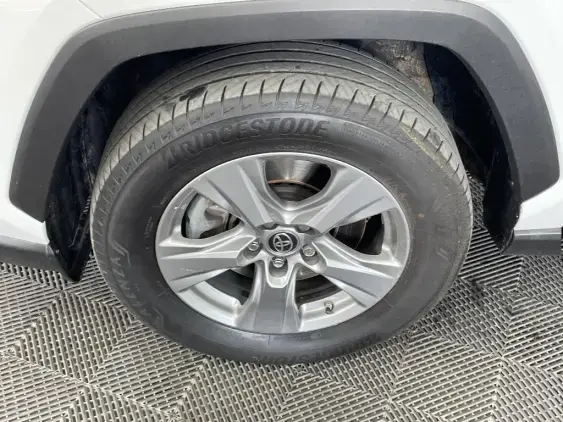 TOYOTA RAV4 V - voiture d'occasion - Photo 23