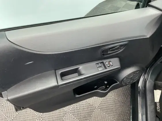 TOYOTA YARIS III - voiture d'occasion - Photo 19