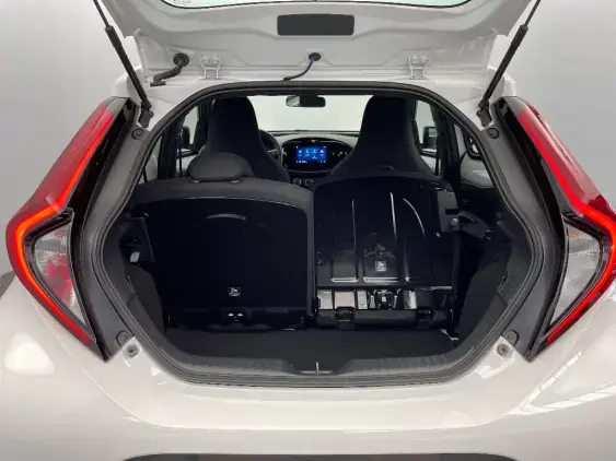 TOYOTA AYGO X - voiture d'occasion - Photo 16