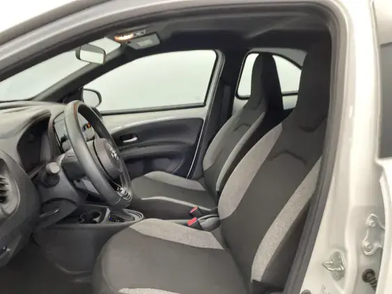 TOYOTA AYGO X - voiture d'occasion - Photo 18