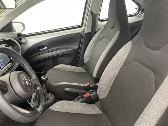 TOYOTA AYGO X - voiture d'occasion - Photo 18