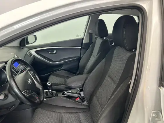 HYUNDAI i30 II - voiture d'occasion - Photo 17