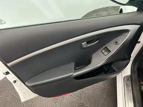 HYUNDAI i30 II - voiture d'occasion - Photo 18