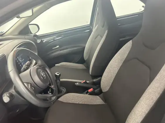 TOYOTA AYGO X - voiture d'occasion - Photo 18