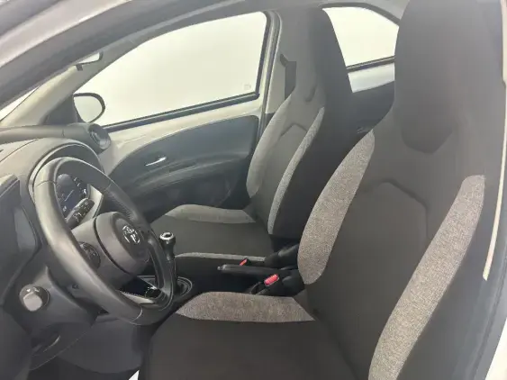 TOYOTA AYGO X - voiture d'occasion - Photo 18