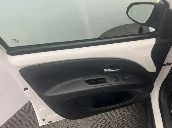 TOYOTA AYGO X - voiture d'occasion - Photo 19