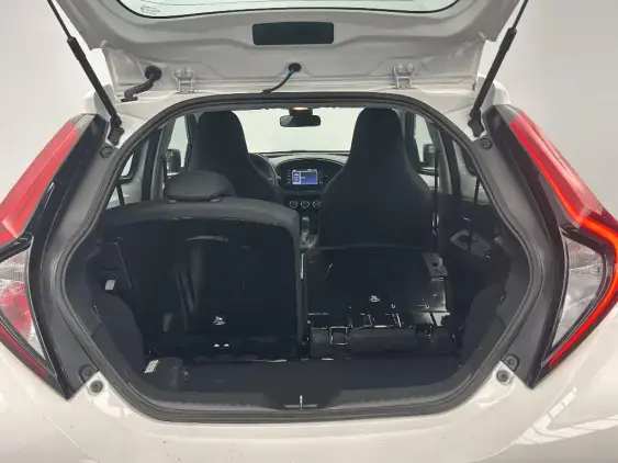 TOYOTA AYGO X - voiture d'occasion - Photo 16