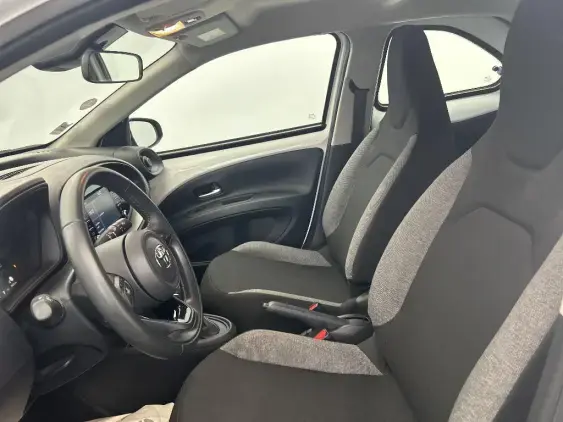 TOYOTA AYGO X - voiture d'occasion - Photo 18