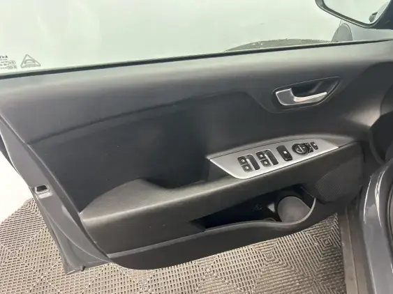 KIA STONIC - voiture d'occasion - Photo 19