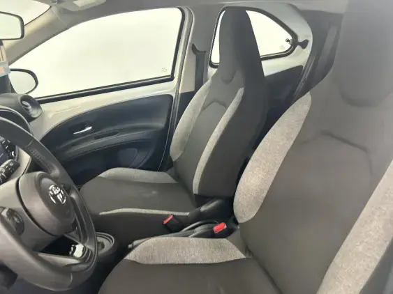 TOYOTA AYGO X - voiture d'occasion - Photo 18