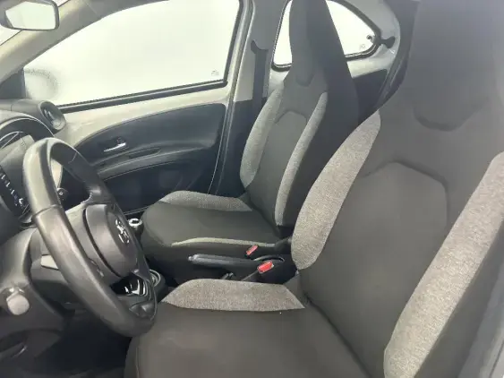 TOYOTA AYGO X - voiture d'occasion - Photo 18