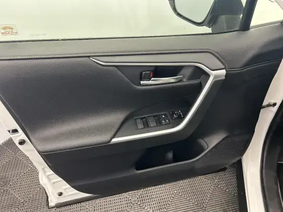 TOYOTA RAV4 V - voiture d'occasion - Photo 19