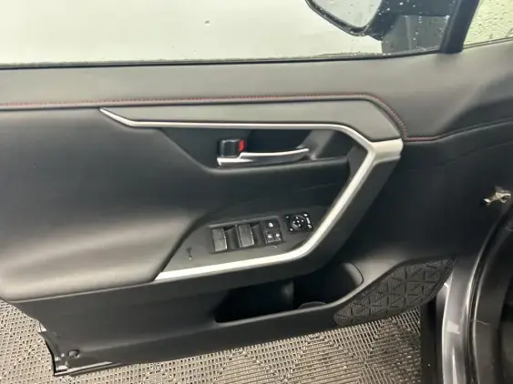 TOYOTA RAV4 V - voiture d'occasion - Photo 19