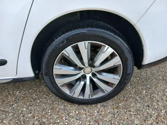 PEUGEOT 3008 - voiture d'occasion - Photo 24