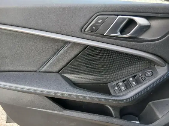 BMW SERIE 1 F40 - voiture d'occasion - Photo 19