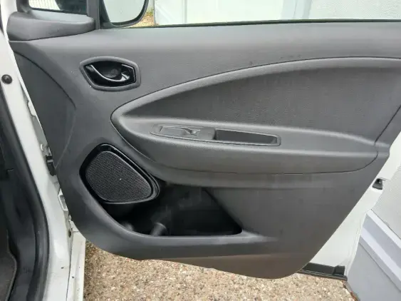 RENAULT ZOE - voiture d'occasion - Photo 19