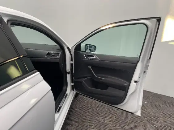 VOLKSWAGEN POLO VI - voiture d'occasion - Photo 17