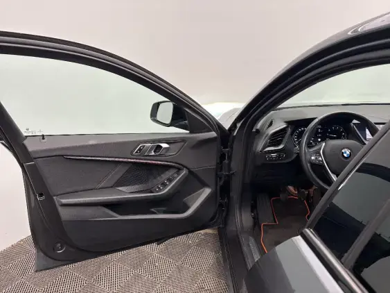 BMW SERIE 1 F40 - voiture d'occasion - Photo 19