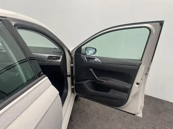 VOLKSWAGEN POLO VI - voiture d'occasion - Photo 19