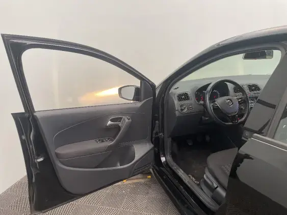 VOLKSWAGEN POLO V - voiture d'occasion - Photo 17
