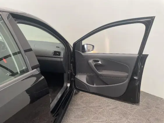 VOLKSWAGEN POLO V - voiture d'occasion - Photo 18