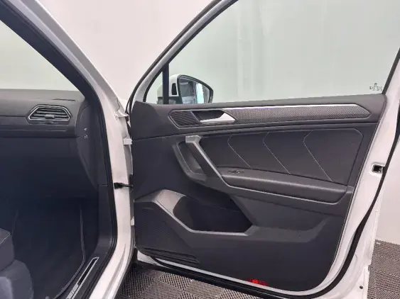 VOLKSWAGEN TIGUAN II - voiture d'occasion - Photo 20