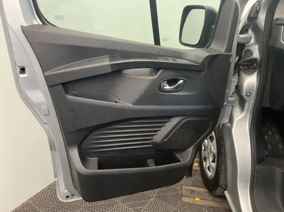 RENAULT TRAFIC FG III - voiture d'occasion - Photo 18