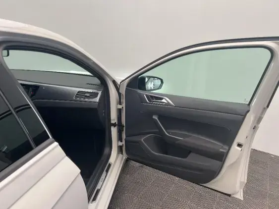 VOLKSWAGEN POLO VI - voiture d'occasion - Photo 17