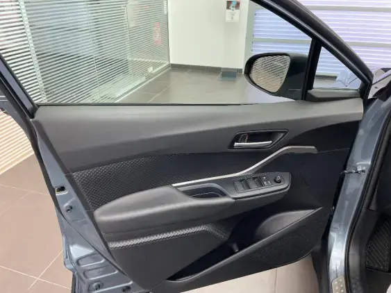 TOYOTA C-HR - voiture d'occasion - Photo 17