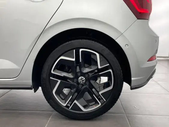 VOLKSWAGEN POLO V - voiture d'occasion - Photo 22