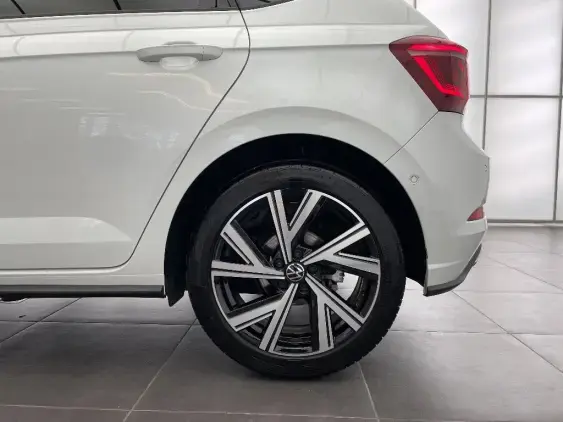 VOLKSWAGEN POLO V - voiture d'occasion - Photo 22