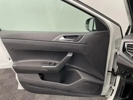 VOLKSWAGEN POLO VI - voiture d'occasion - Photo 18