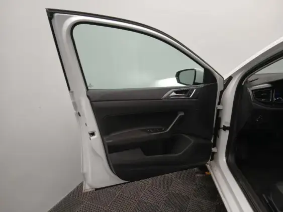 VOLKSWAGEN POLO VI - voiture d'occasion - Photo 17