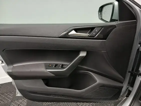 VOLKSWAGEN POLO VI - voiture d'occasion - Photo 17