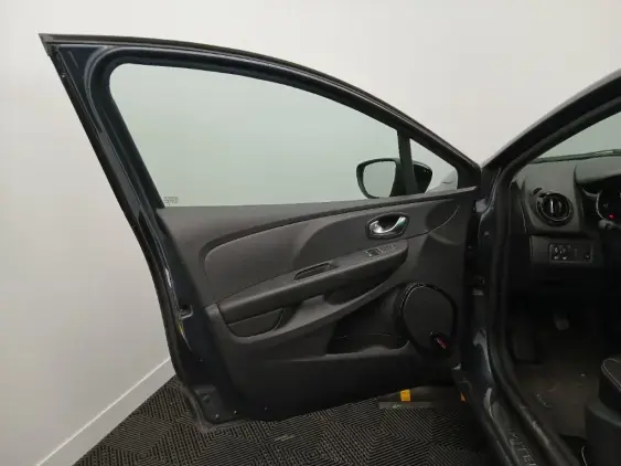 RENAULT CLIO IV - voiture d'occasion - Photo 17
