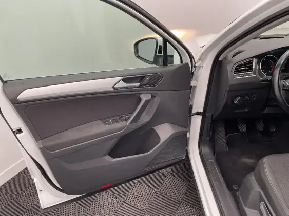VOLKSWAGEN TIGUAN II - voiture d'occasion - Photo 17
