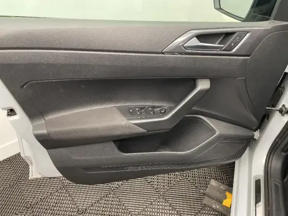 VOLKSWAGEN POLO VI - voiture d'occasion - Photo 16